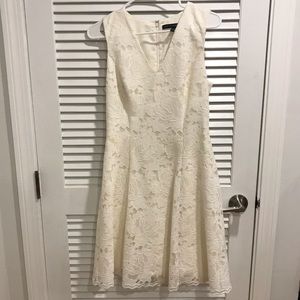 Beautiful White House Black Market Dress